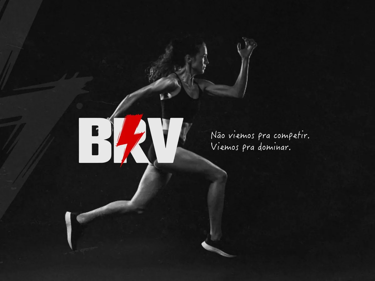 Atleta correndo ao lado do logotipo BRAVE: não viemos pra competir, viemos pra dominar